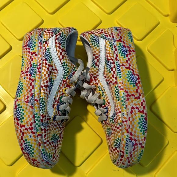 Vans - Picture 3 of 5